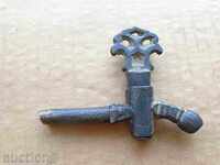 Стар бронзов кран, канелка