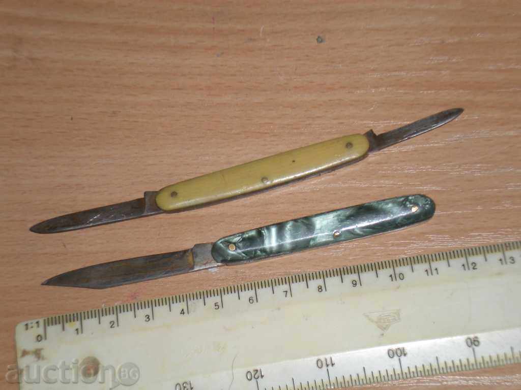 I sell two old knives. with price 22.00 BGN | € 11.25