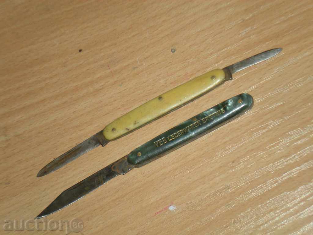 Auction  I sell two old knives.