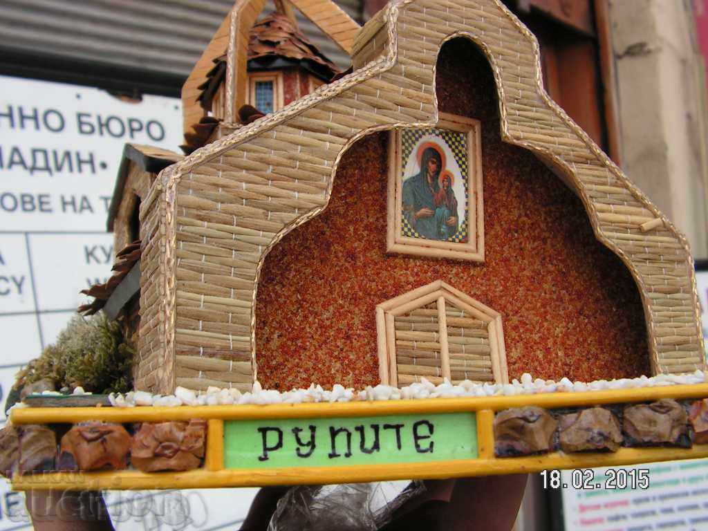 4858. BEAUTIFUL WOODEN CHURCH MODEL - 6 4858. BEAUTIFUL WOODEN CHURCH MODEL - 6