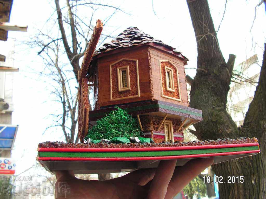 4860. BEAUTIFUL WOODWORK MODEL - 5