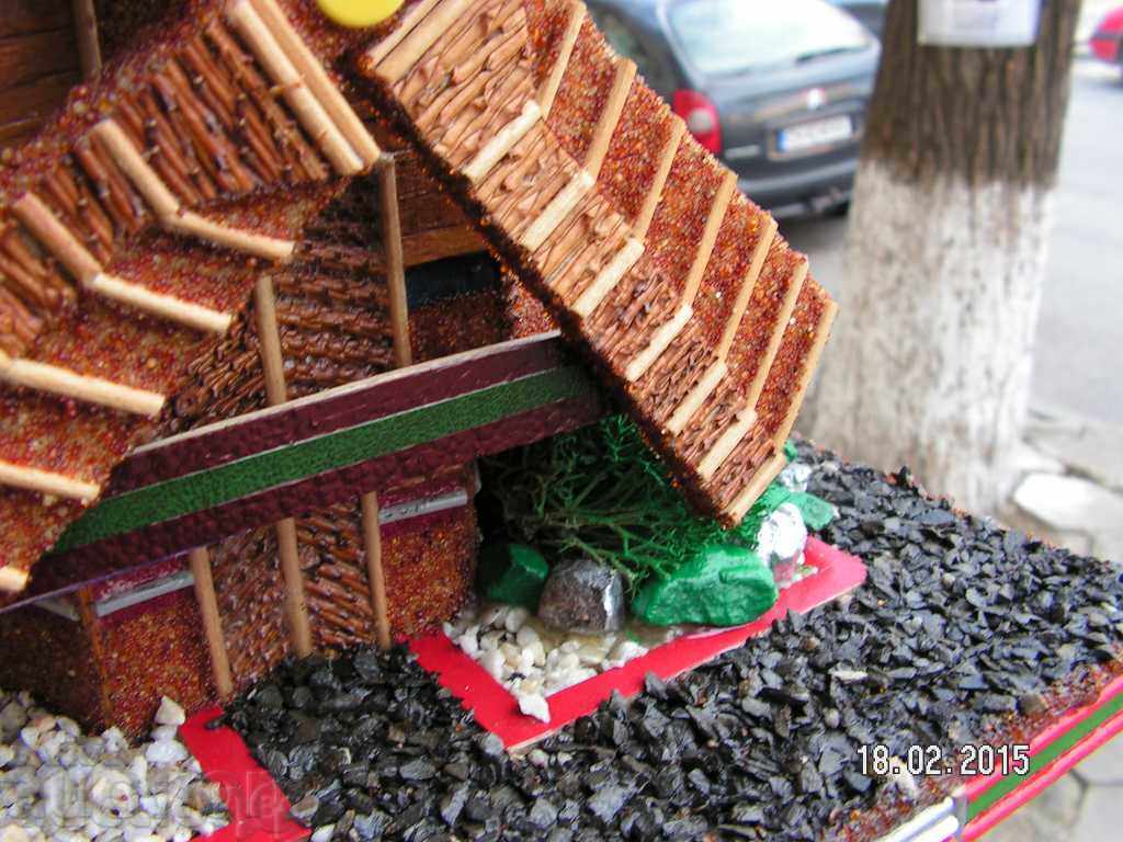 4860. BEAUTIFUL WOODWORK MODEL - 6