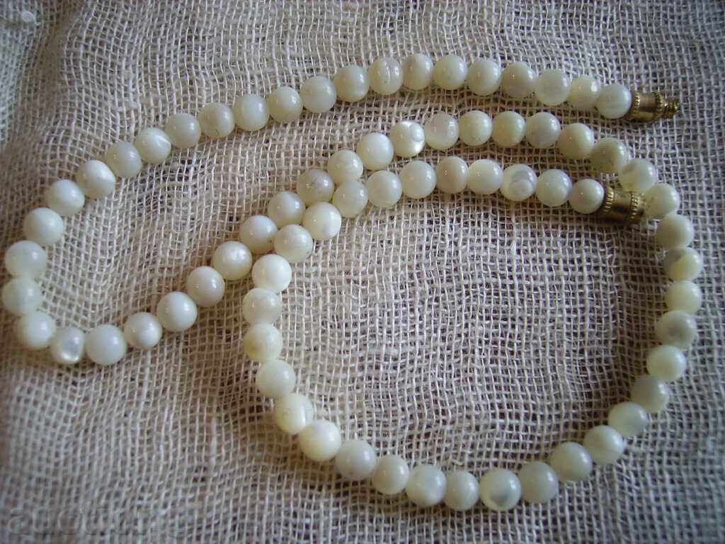 Auction I sell a mother of pearl necklace Auction I sell a mother of pearl necklace