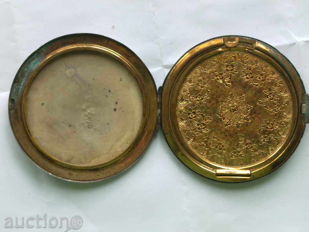 Poleite și Flapjack argintat cu preț 35.00 BGN | € 17.90