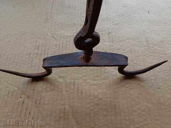 Auction Forged buttock, hook, wrought iron Auction Forged buttock, hook, wrought iron
