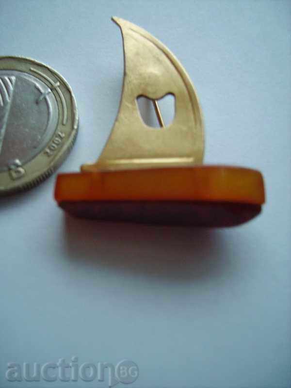 Sell ​​a brooch-amber and metal with price 60.00 BGN | € 30.68