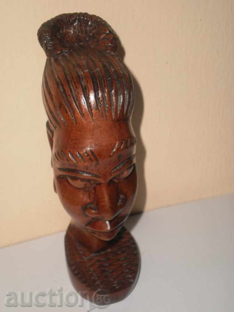 Глава на жена с автентична прическа-фугура от абанос