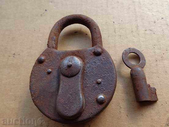 An old padlock, a catan, a coat, a latch, a lock with price 32.00 BGN | € 16.36 An old padlock, a catan, a coat, a latch, a lock with price 32.00 BGN | € 16.36