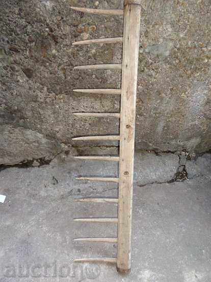 Vechi grebla, instrument de lemn, agricole cu preț 43.00 BGN | € 21.99