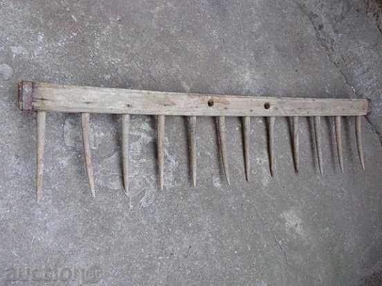 Стара грапа от дърво, дървения, земеделски инструмент