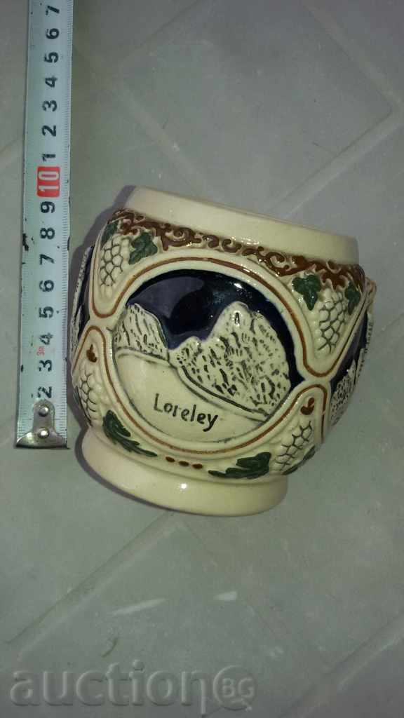 cu geamuri din sticlă halbă cu preț 25.00 BGN | € 12.78 cu geamuri din sticlă halbă cu preț 25.00 BGN | € 12.78