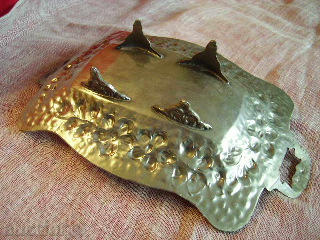 Delivery of Sell a beautiful metal tray. Delivery of Sell a beautiful metal tray.