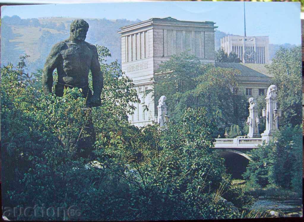 card - Gabrovo - the monument and the theater - 1982