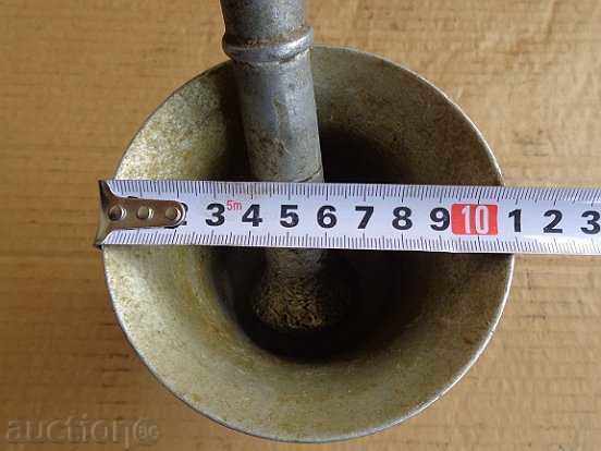 Delivery of Old aluminum mortar, hammer, mortar Delivery of Old aluminum mortar, hammer, mortar