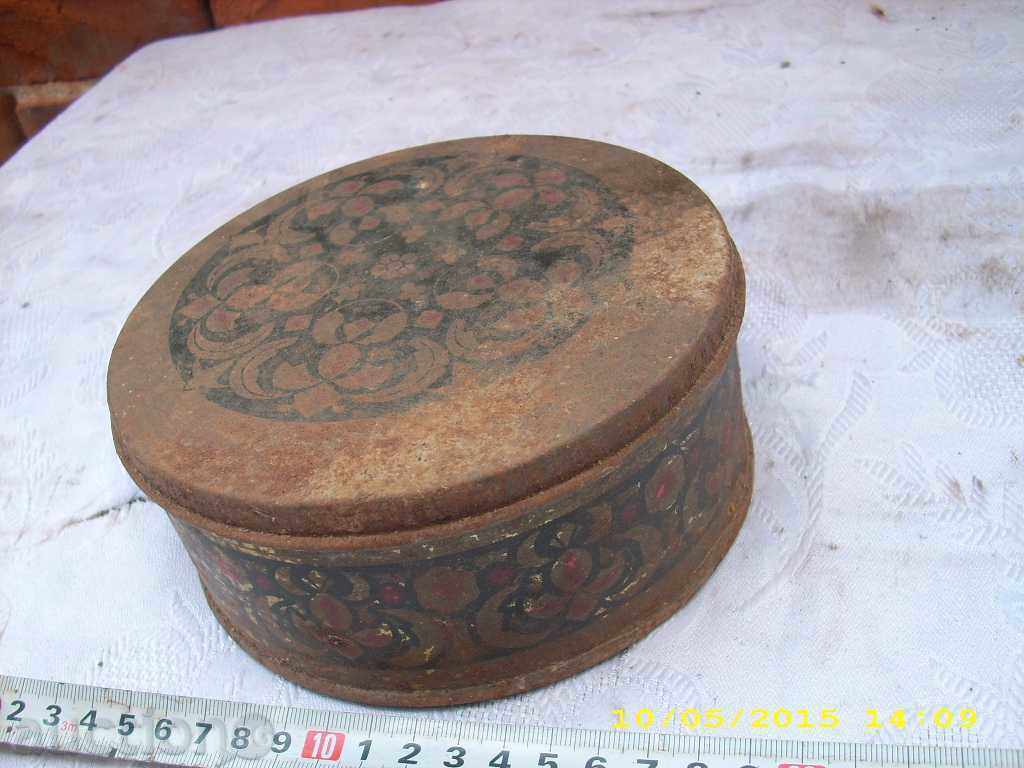 Auction METAL BOX OF TAHAN HALVA Auction METAL BOX OF TAHAN HALVA