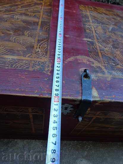 Licitație O comodă scrisă, o comodă pentru șezlong de burlac, o comodă, una din lemn, o comodă