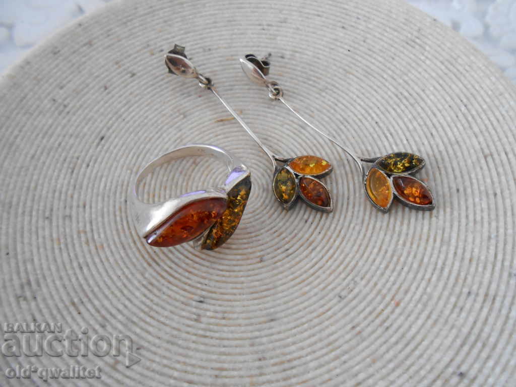 Auction  RINGS AND SHOPS WITH SHELLS