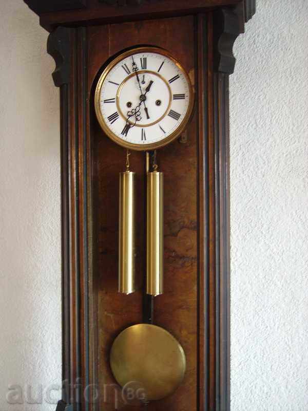 I sell a large wall clock "Gustav Becker"