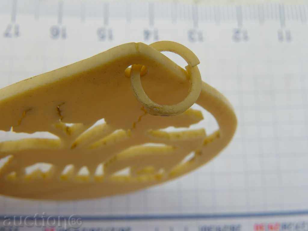 Auction Silky ivory pendant Auction Silky ivory pendant