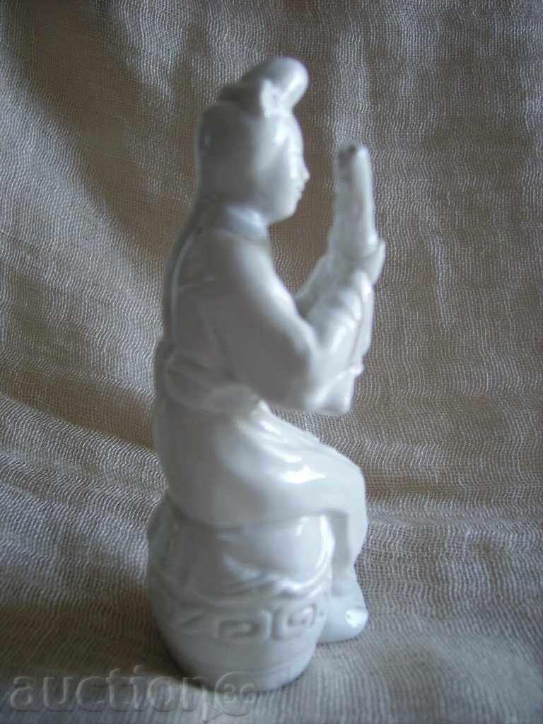 Auction I sell a fine porcelain figure Auction I sell a fine porcelain figure