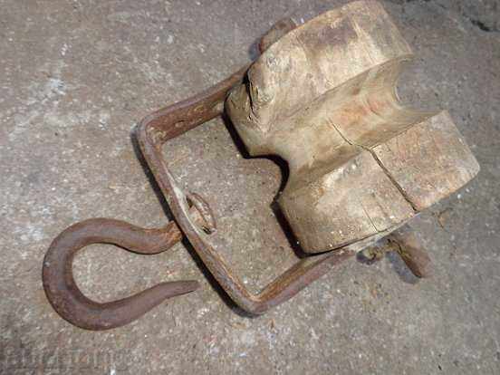 Old wooden reel, scraper, wrought iron with price 69.00 BGN | € 35.28 Old wooden reel, scraper, wrought iron with price 69.00 BGN | € 35.28