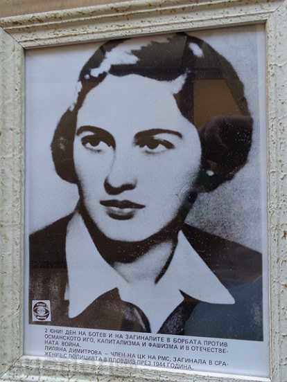 Auction Sat photo framed, portrait, poster, propaganda Auction Sat photo framed, portrait, poster, propaganda