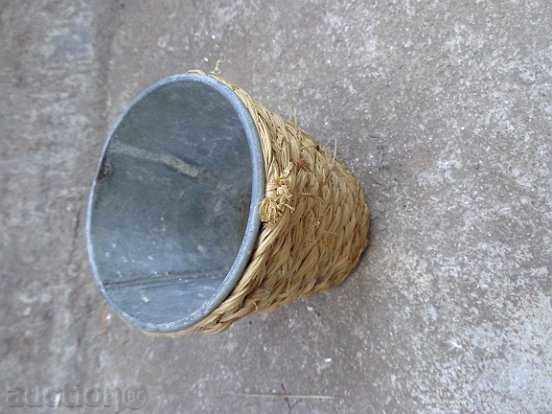 Small vase braid with rattan, a camouflage