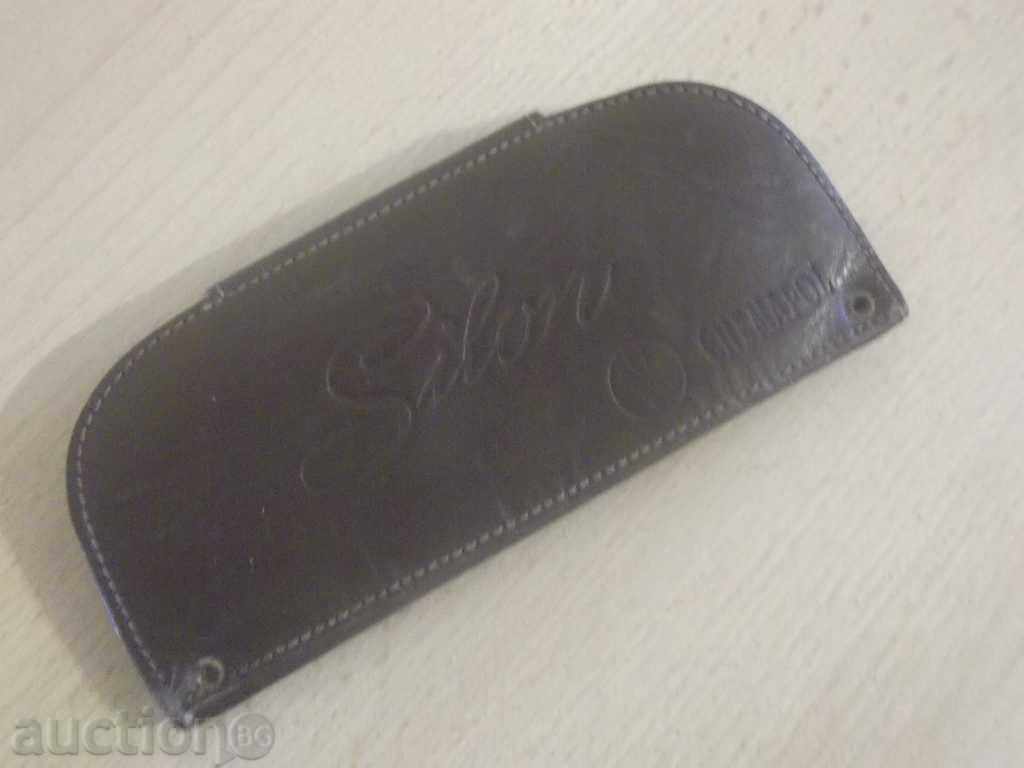 Delivery of No. 23 old leather case for SILON glasses