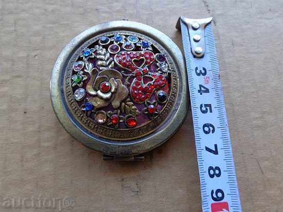 Delivery of An old powder, a stone mirror, a jewel Delivery of An old powder, a stone mirror, a jewel