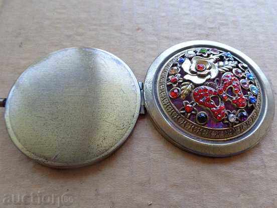 An old powder, a stone mirror, a jewel - 5 An old powder, a stone mirror, a jewel - 5