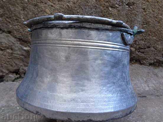 An old copper boiler, a pot, a malt, a baker with price 126.00 BGN | € 64.42 An old copper boiler, a pot, a malt, a baker with price 126.00 BGN | € 64.42