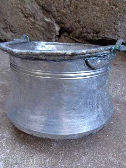 An old copper boiler, a pot, a malt, a baker - 6 An old copper boiler, a pot, a malt, a baker - 6