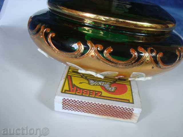 Пепелник, цветно кобалт стъкло, релеф,злато,BOHEMIA? с цена 59.95 лв. | € 30.65 Пепелник, цветно кобалт стъкло, релеф,злато,BOHEMIA? с цена 59.95 лв. | € 30.65