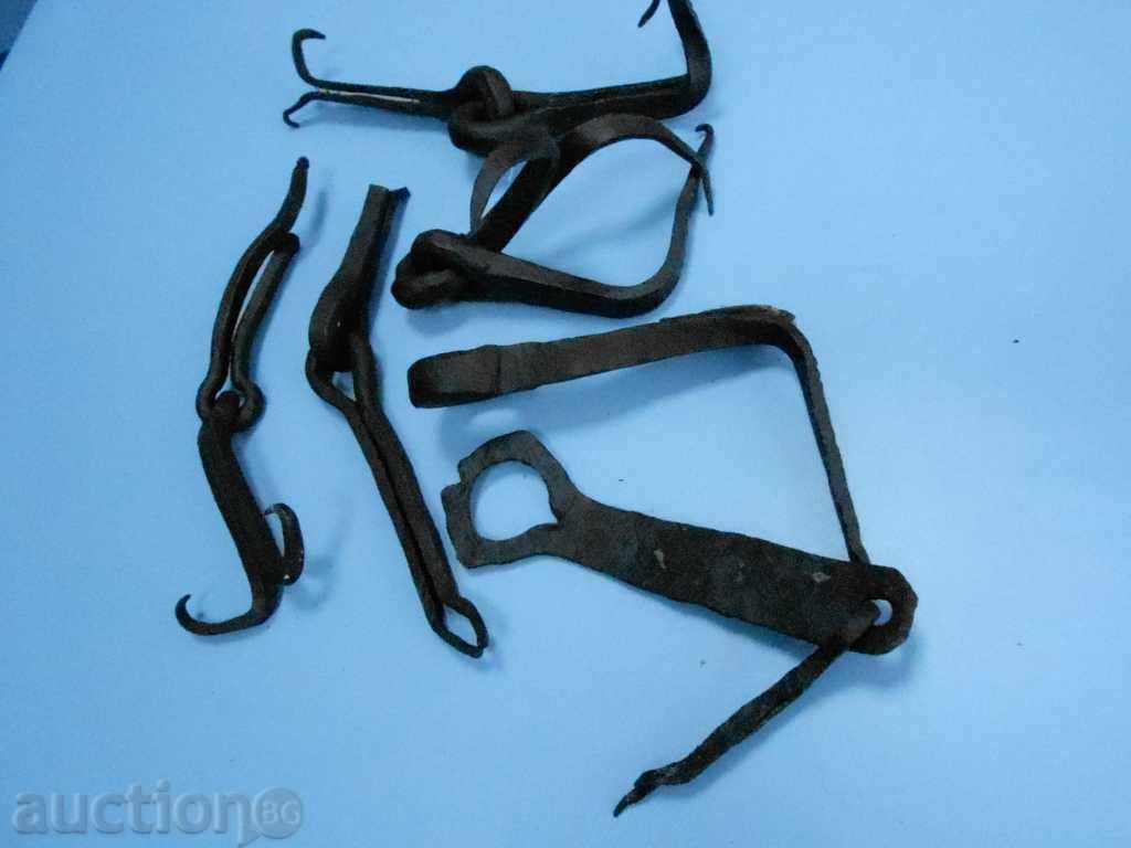 Ковани железа от стара порта с цена 15.00 лв. | € 7.67 Ковани железа от стара порта с цена 15.00 лв. | € 7.67