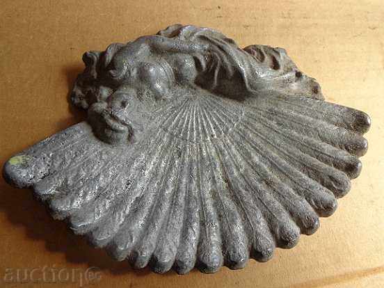 Delivery of Old aluminum ashtray Delivery of Old aluminum ashtray