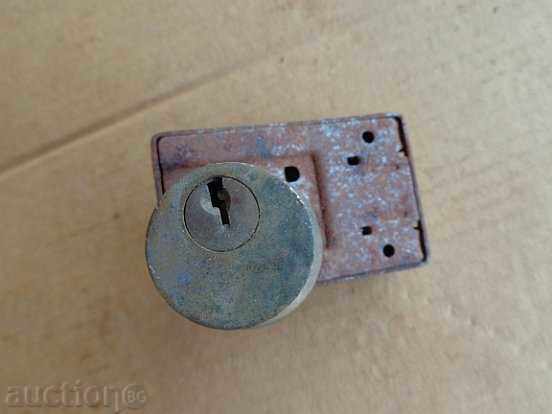 Auction  Old Sozz Lock, Lock, Lock