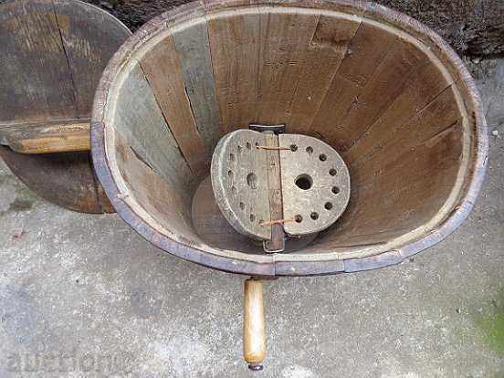 Auction Old milk, wood, stub, barrel, bucket Auction Old milk, wood, stub, barrel, bucket