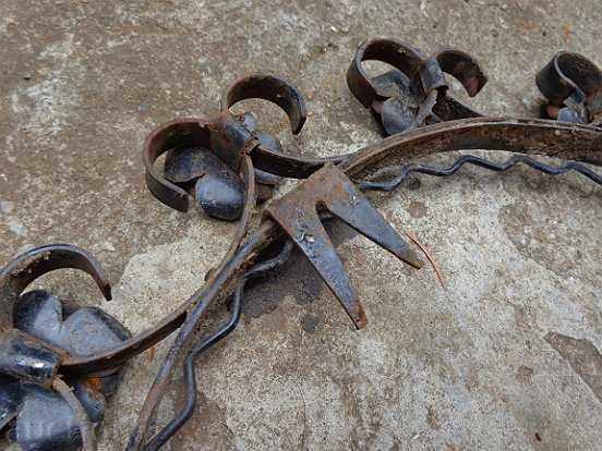 Delivery of Old metal mirror frame, wrought iron Delivery of Old metal mirror frame, wrought iron