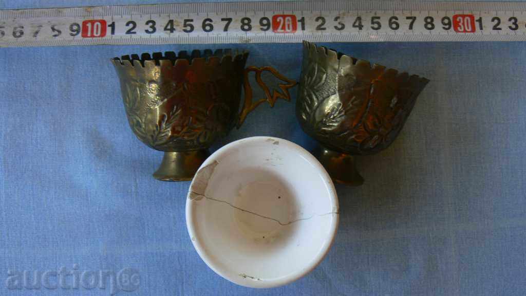 Auction  HANDLING OLD BAGS