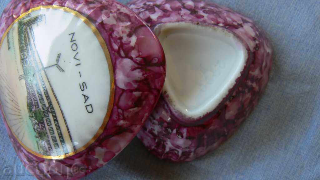 Auction PORCELAIN BOX Auction PORCELAIN BOX