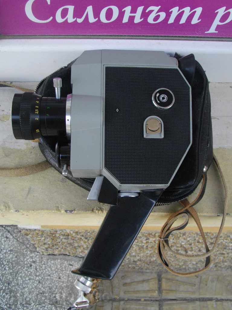 Auction  "QUARZ - ZOOM - DS8 - 3" camcorder operating