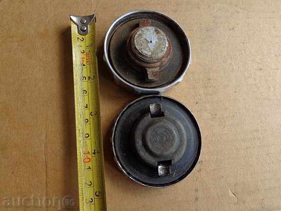 Licitație Două capace pentru rezervorul de motocicletă, motor