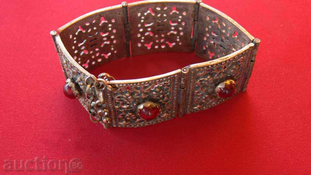 Beautiful and old, bronze ladies' bracelet with pebble-cast