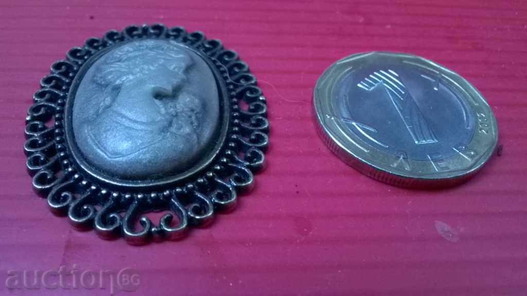 Old ladies necklace with price 17.00 BGN | € 8.69 Old ladies necklace with price 17.00 BGN | € 8.69