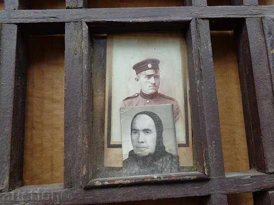 Old framed portrait with soldiers, shepherd woodcarving, photo - 5