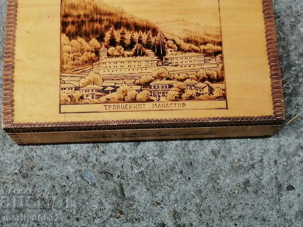 Pyrographed box for barber accessories BNA, NRB - 6 Pyrographed box for barber accessories BNA, NRB - 6