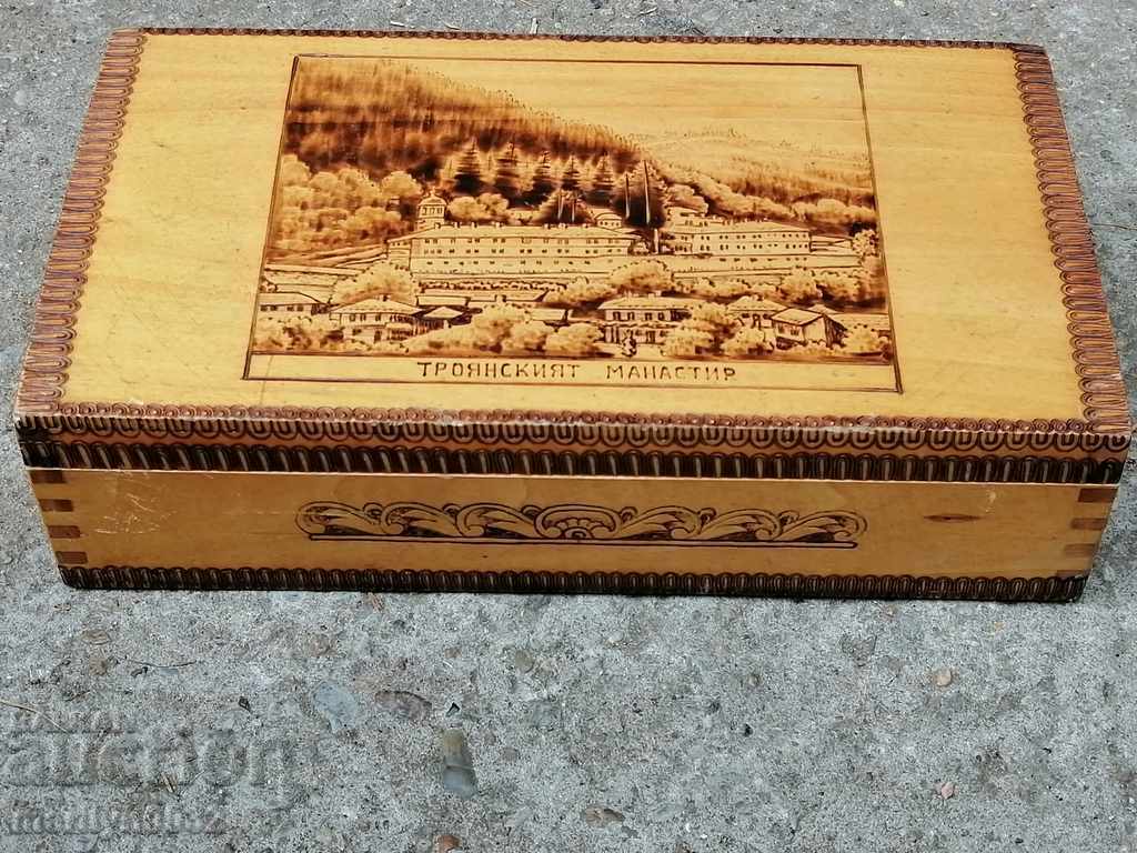 Pyrographed box for barber accessories BNA, NRB - 7 Pyrographed box for barber accessories BNA, NRB - 7
