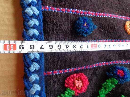 Παράδοση Παλιά υφαντά λίκνο, δέσμες, κεντήματα, χαλιά