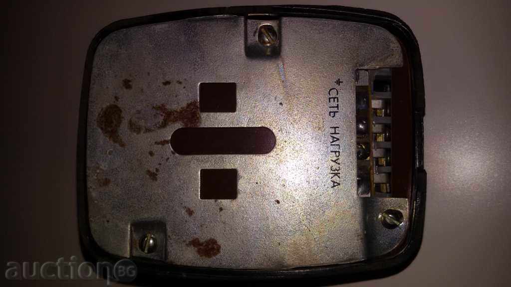 Delivery of a bakelite appliance