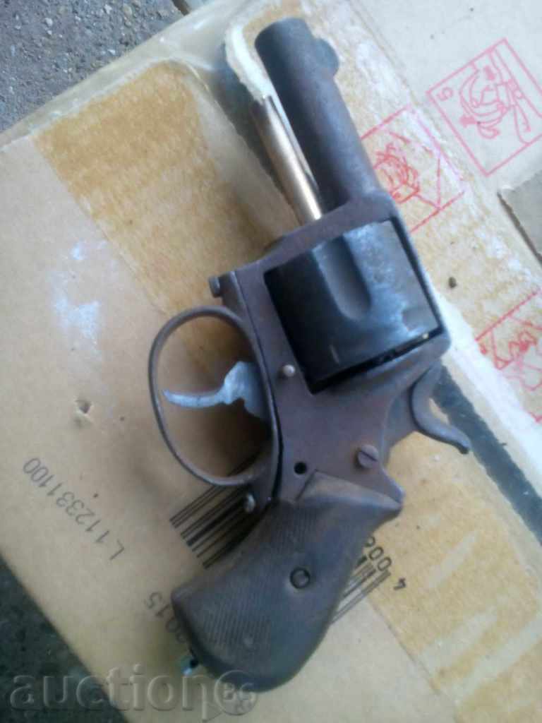 pistol pistol revolver with price 330.00 BGN | € 168.73 pistol pistol revolver with price 330.00 BGN | € 168.73